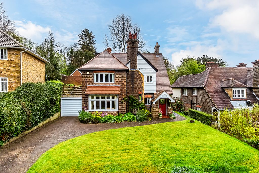 5 bed detached house for saleWoodhurst Park, Oxted, Surrey RH8