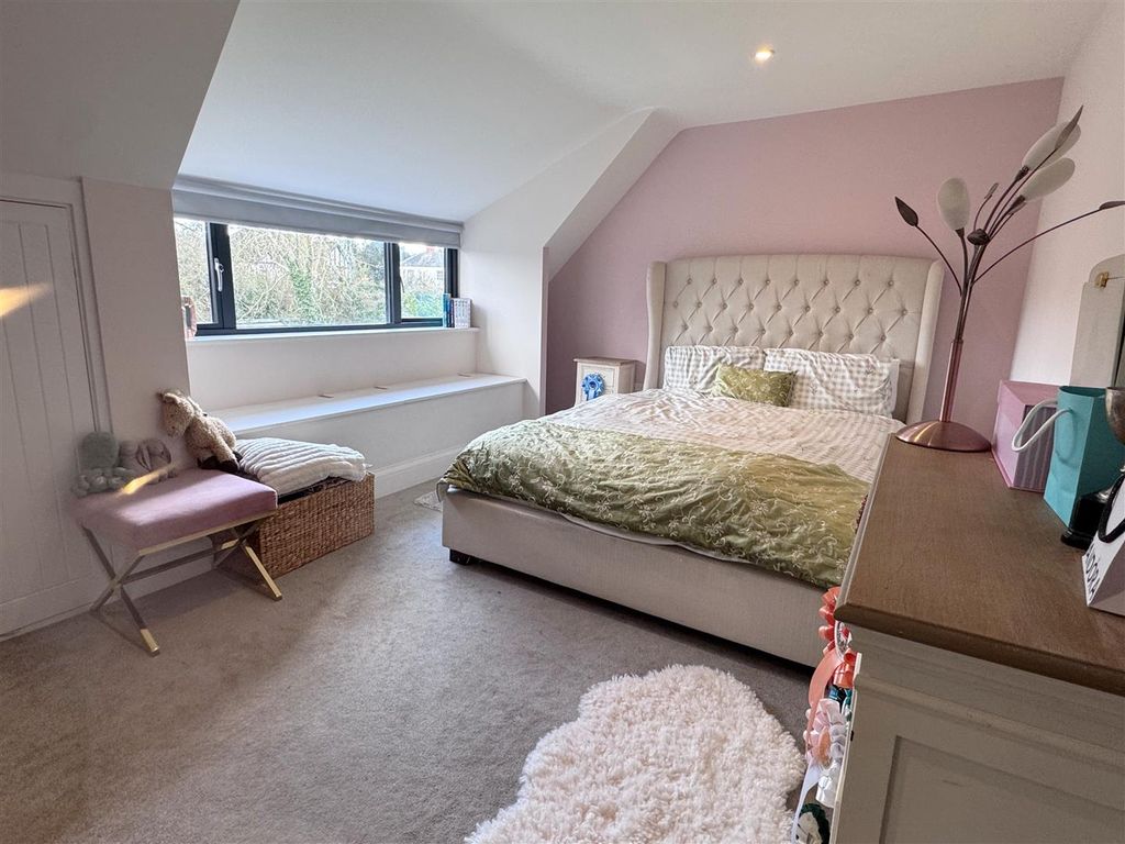 Additional image 17 of 6 bed detached house for saleBuckingham Road, Newbury RG14