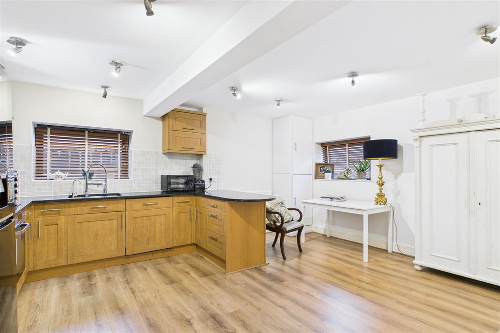 Additional image 7 of 2 bed flat for saleGeorge Street, Newark NG24