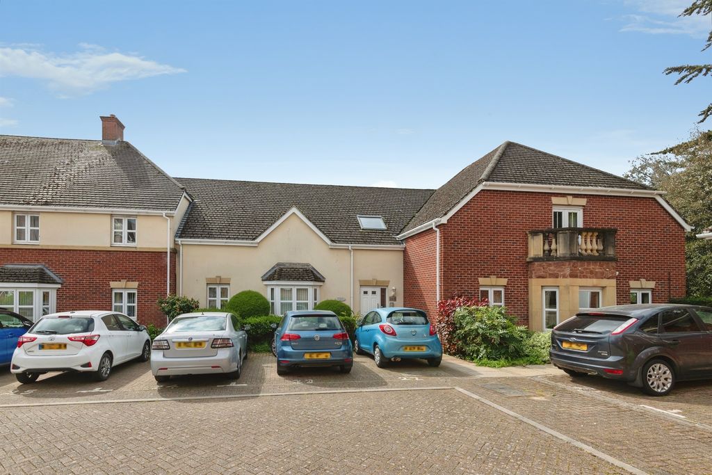2 bed flat for saleClanville Grange, Minehead TA24