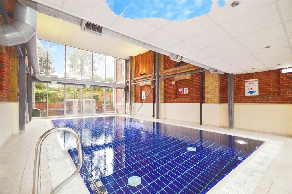 2 bed flat for saleSchool Lane, Mistley, Manningtree, Essex CO11 photo 3
