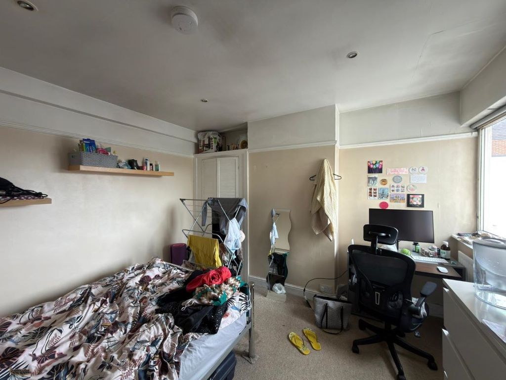 Additional image 7 of 5 bed flat for sale165A Darkes Lane, Potters Bar, Hertfordshire EN6