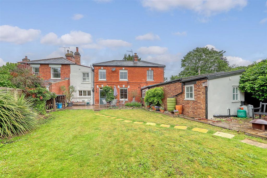5 bed end terrace house for saleHadham Cross, Much Hadham SG10