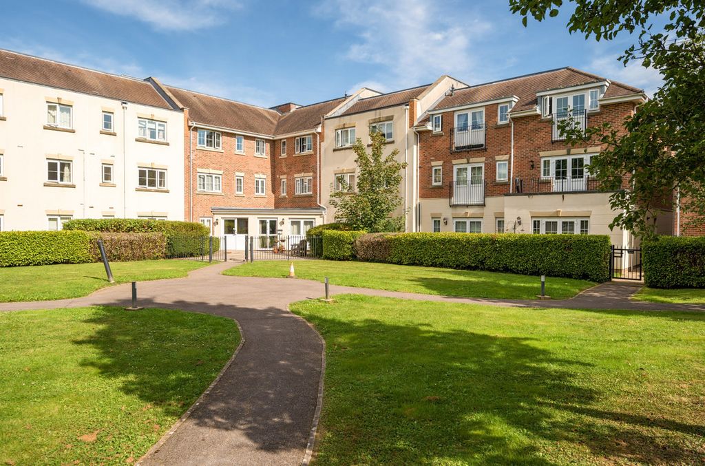 Additional image 11 of 2 bed flat for saleSpiro Close, Pulborough RH20