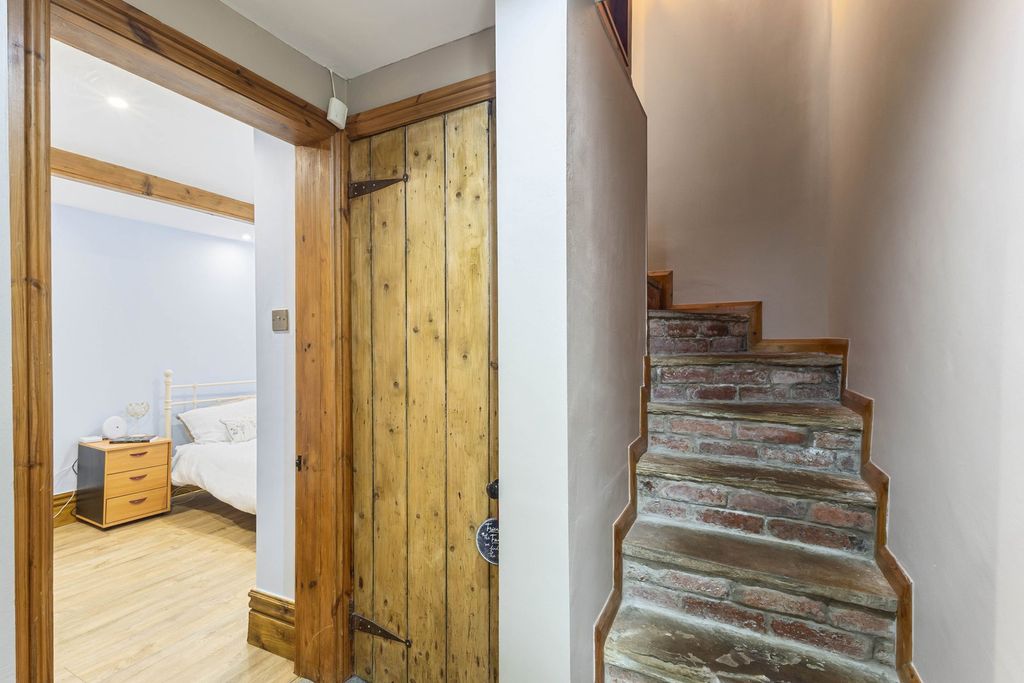 Additional image 13 of 4 bed detached house for saleCastle Cottage, Spink Lane, Pontefract WF8