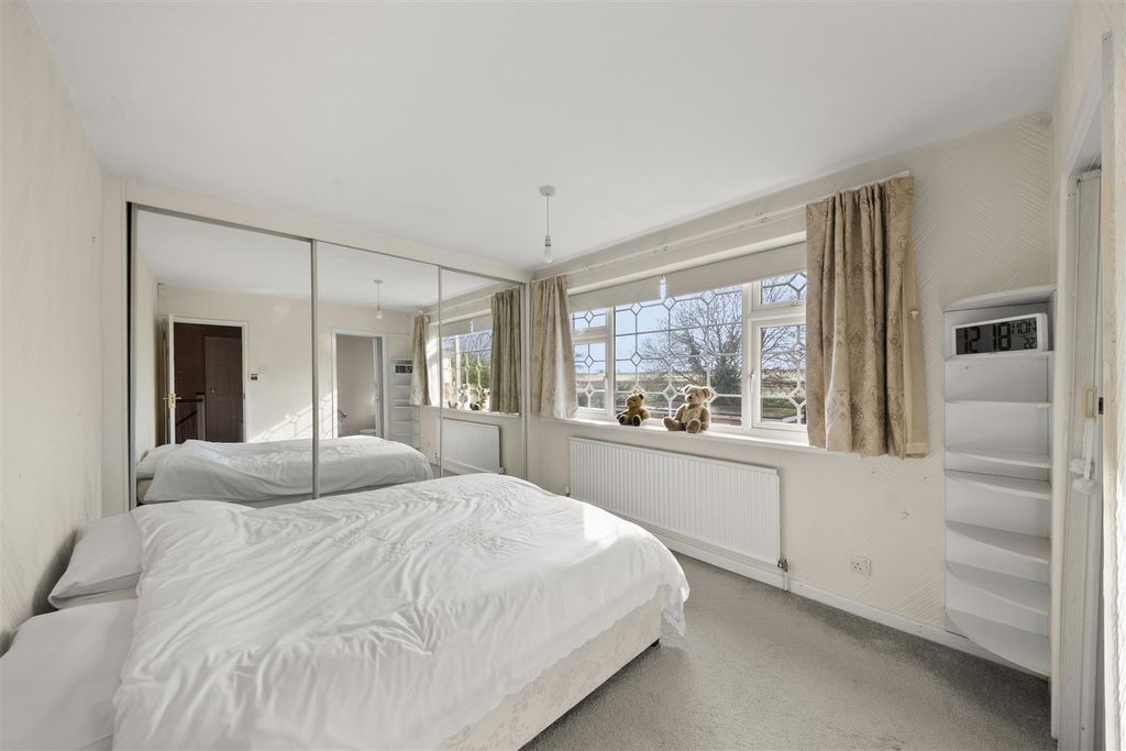 Additional image 13 of 5 bed detached house for saleDoncaster Drive, Northolt UB5