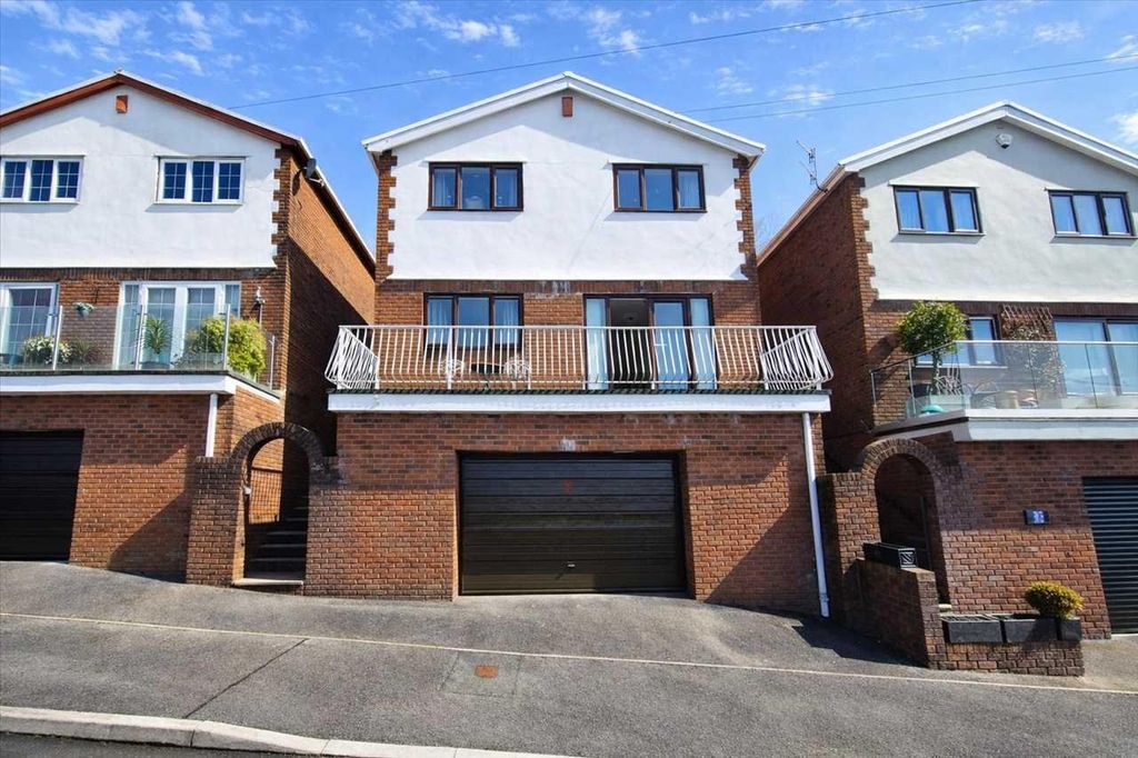 3 bed detached house for saleDerwen Aur, Porth CF39