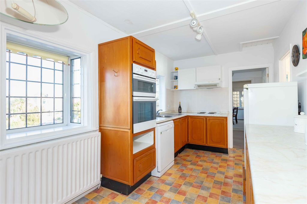 Additional image 3 of 3 bed detached house for saleBrighton Road, Lancing BN15