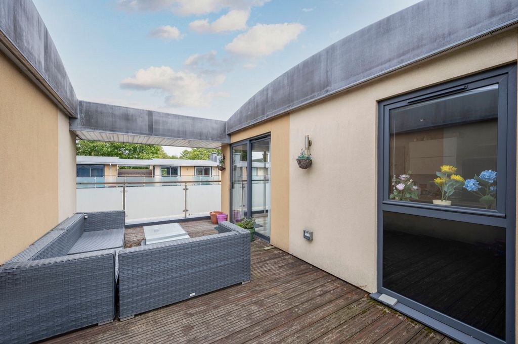 Additional image 19 of 2 bed flat for saleWest Barnes Lane, Raynes Park, New Malden KT3