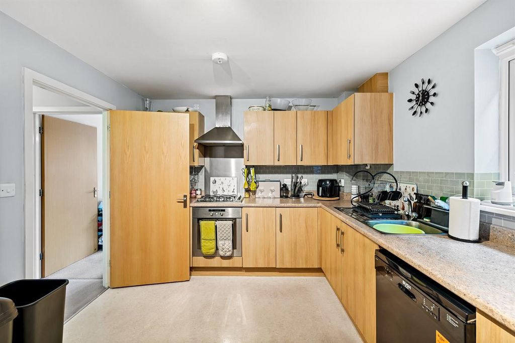 Additional image 12 of 2 bed flat for saleSpiro Close, Pulborough RH20