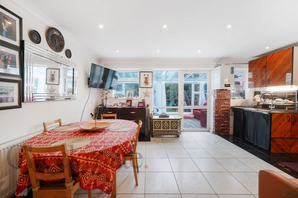 Additional image 6 of 4 bed semi-detached bungalow for saleMoat Farm Road, Northolt UB5