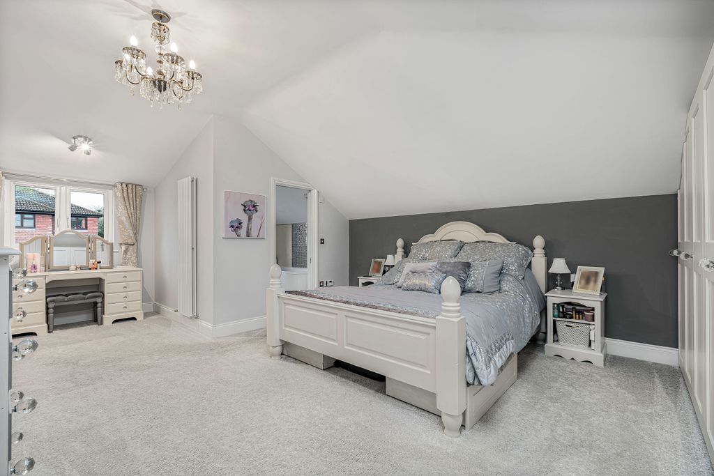 4 bed detached house for saleWillowdale Close, Stroud, Hampshire GU32