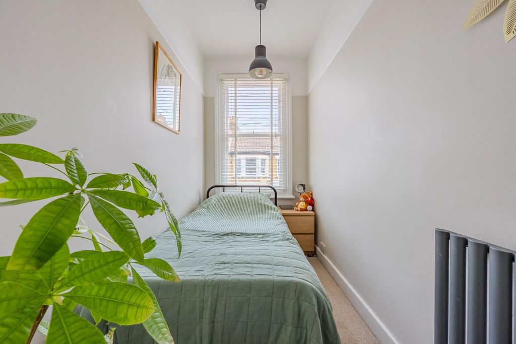 Additional image 25 of 3 bed flat for saleCarlton Drive, Leigh-On-Sea SS9