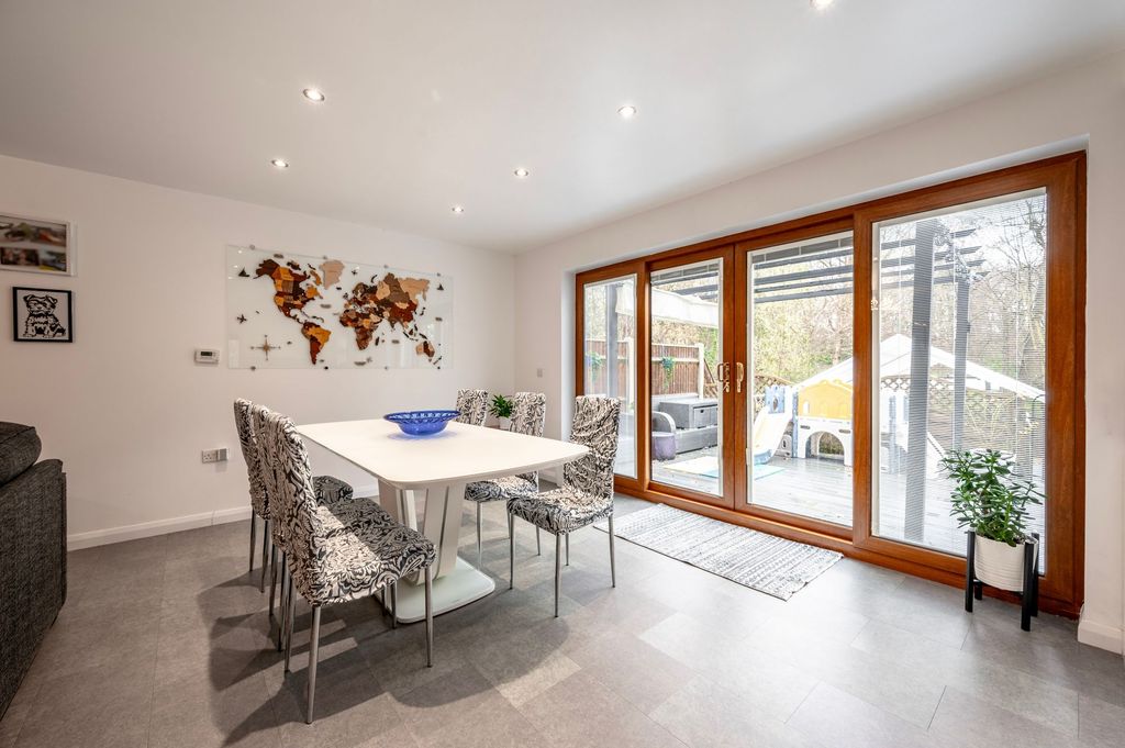 Additional image 11 of 6 bed detached house for saleChestnut Avenue, Oulton Broad NR32
