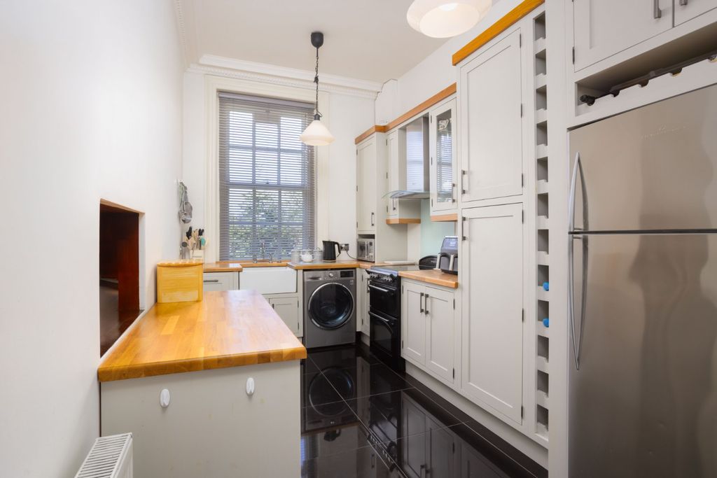 Additional image 5 of 3 bed flat for saleSt. Helens Lane, Leeds, West Yorkshire LS16
