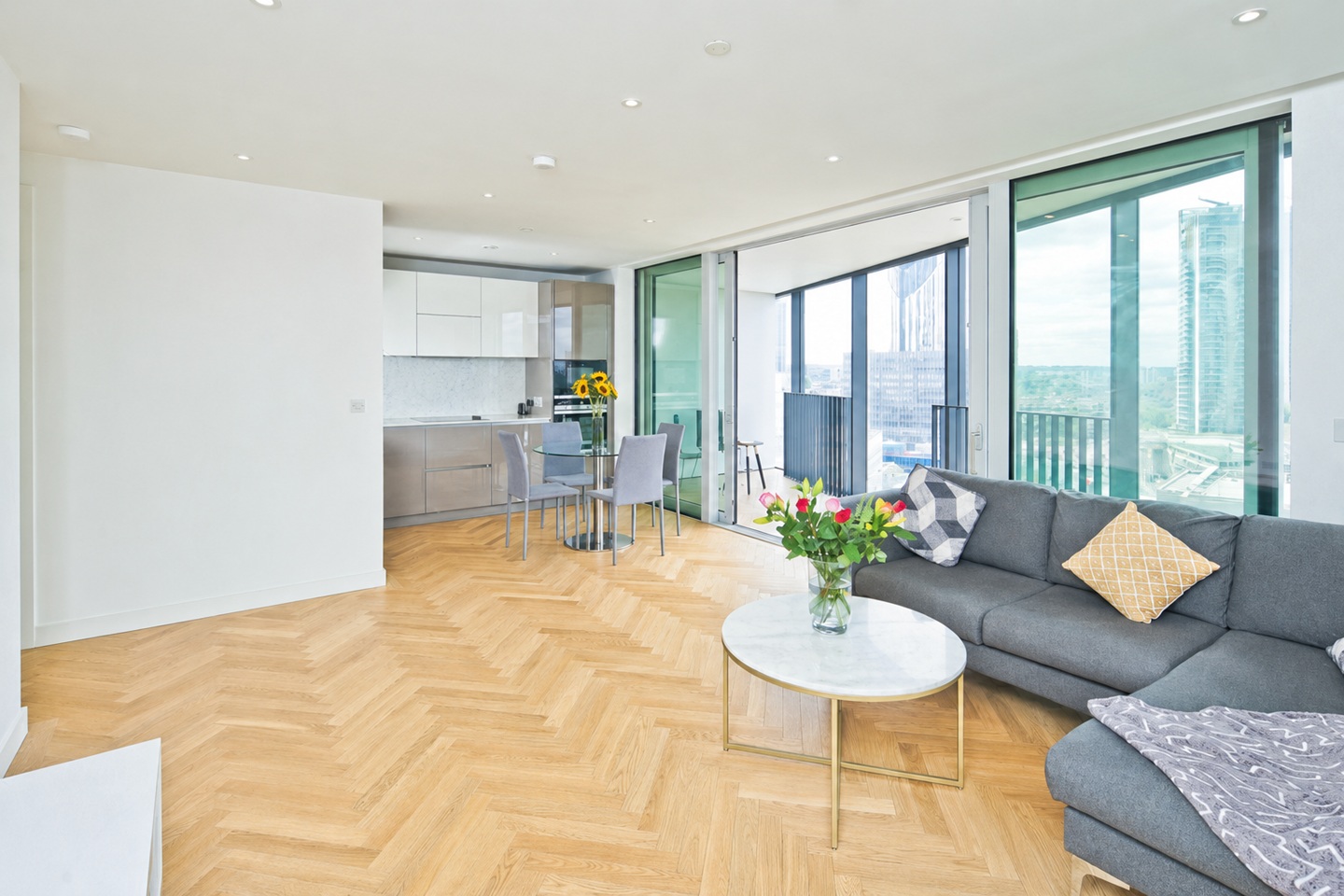 2 Bed Flat, Southwark Bridge Road, SE1, N1 7GU
