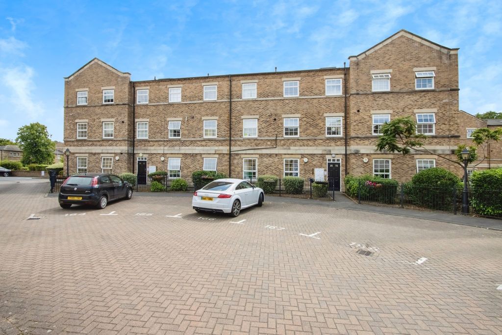 2 bed flat for saleChaloner Grove, Wakefield, West Yorkshire WF1