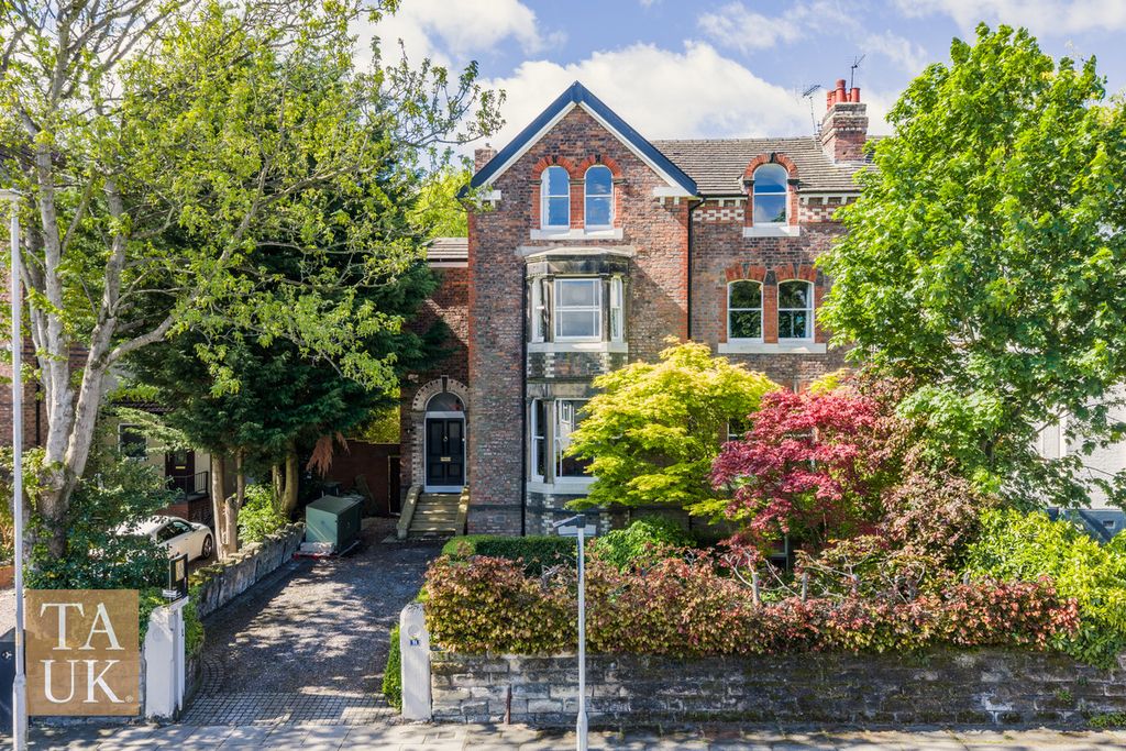 6 bed semi-detached house for saleShrewsbury Road, Oxton Prenton CH43