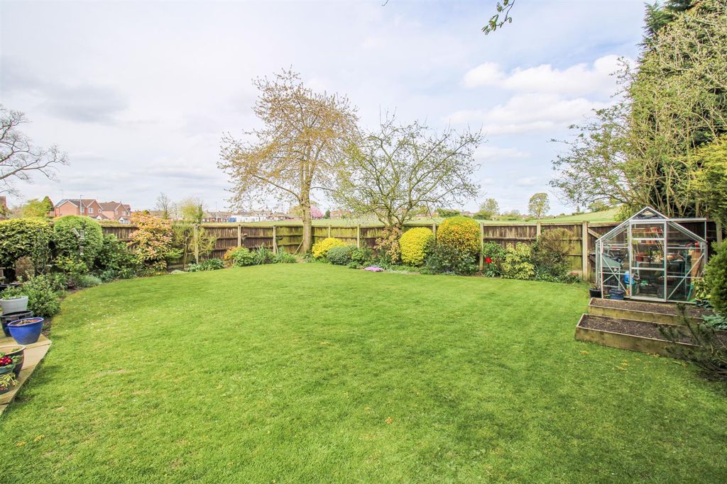 4 bed detached house for saleCarleton Road, Pontefract WF8 photo 2