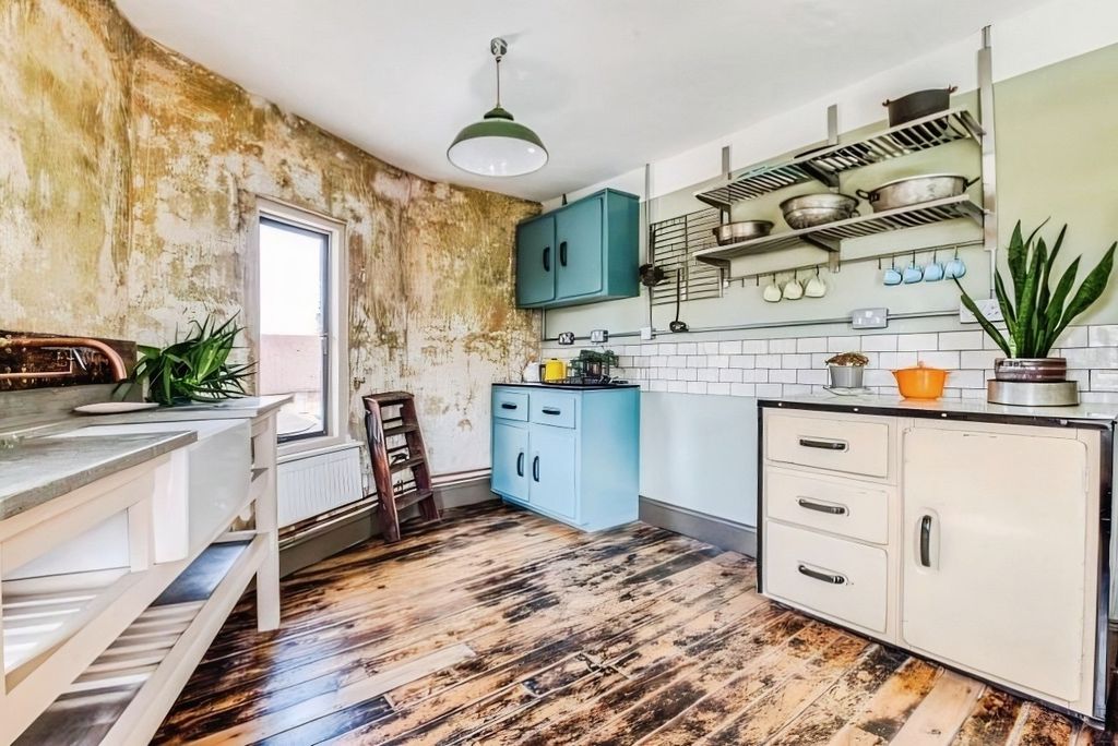 Additional image 10 of 2 bed flat for saleTachbrook Road, Leamington Spa CV31