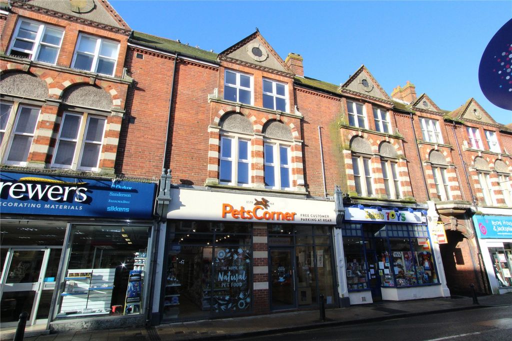 2 bed flat for saleChapel Street, Petersfield, Hampshire GU32