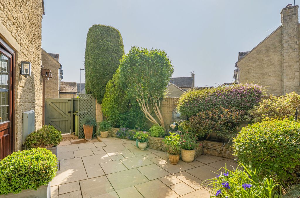 Additional image 15 of 4 bed link detached house for saleThe Spinney, Lechlade, Gloucestershire GL7
