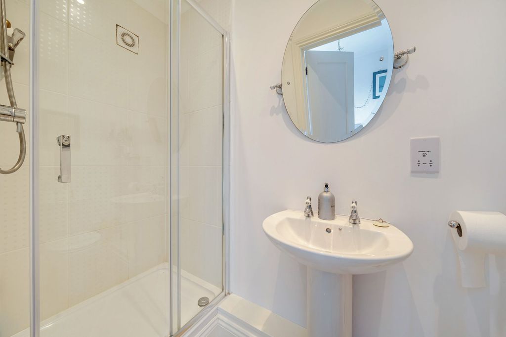 Additional image 10 of 2 bed flat for saleMare Hill Road, Pulborough RH20