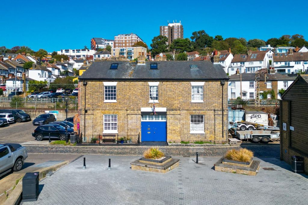 4 bed semi-detached house for saleThe Old Custom House, Old Leigh SS9