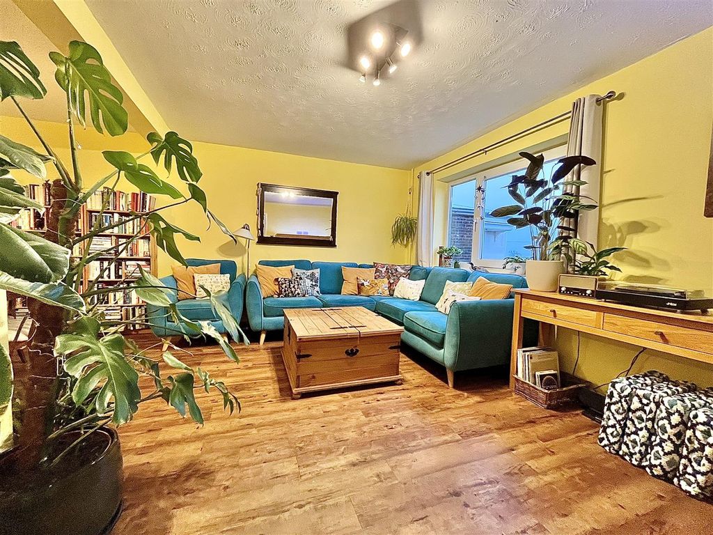 3 bed detached house for saleThe Crescent, Mitcheldean GL17 photo 5