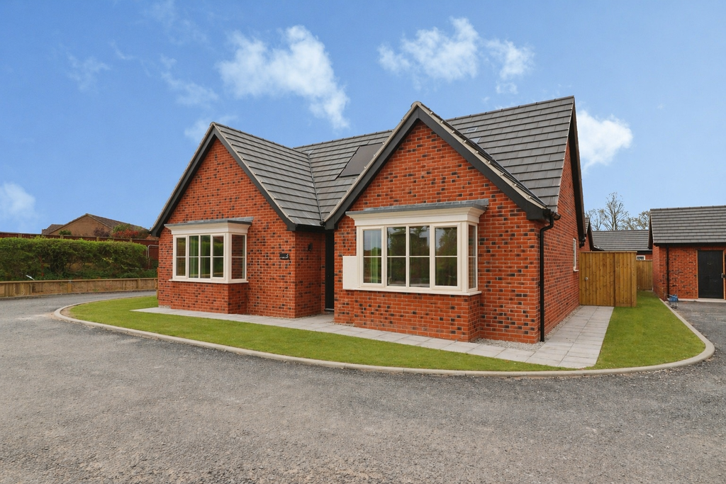 3 bed detached bungalow for saleLegsby Court, Legsby Road, Market Rasen LN8