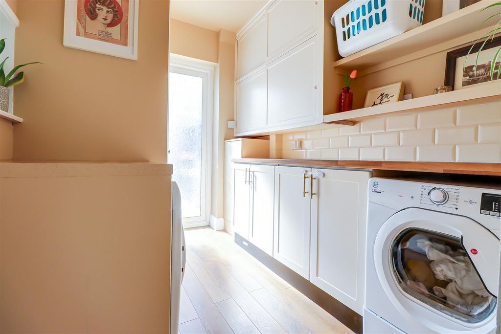 Additional image 11 of 3 bed semi-detached house for saleCheltenham Drive, Leigh-On-Sea SS9