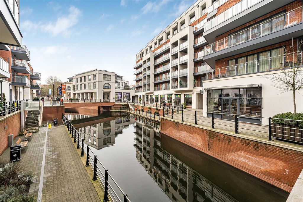 2 bed flat for saleThe Colonnade, Maidenhead, Town Centre SL6