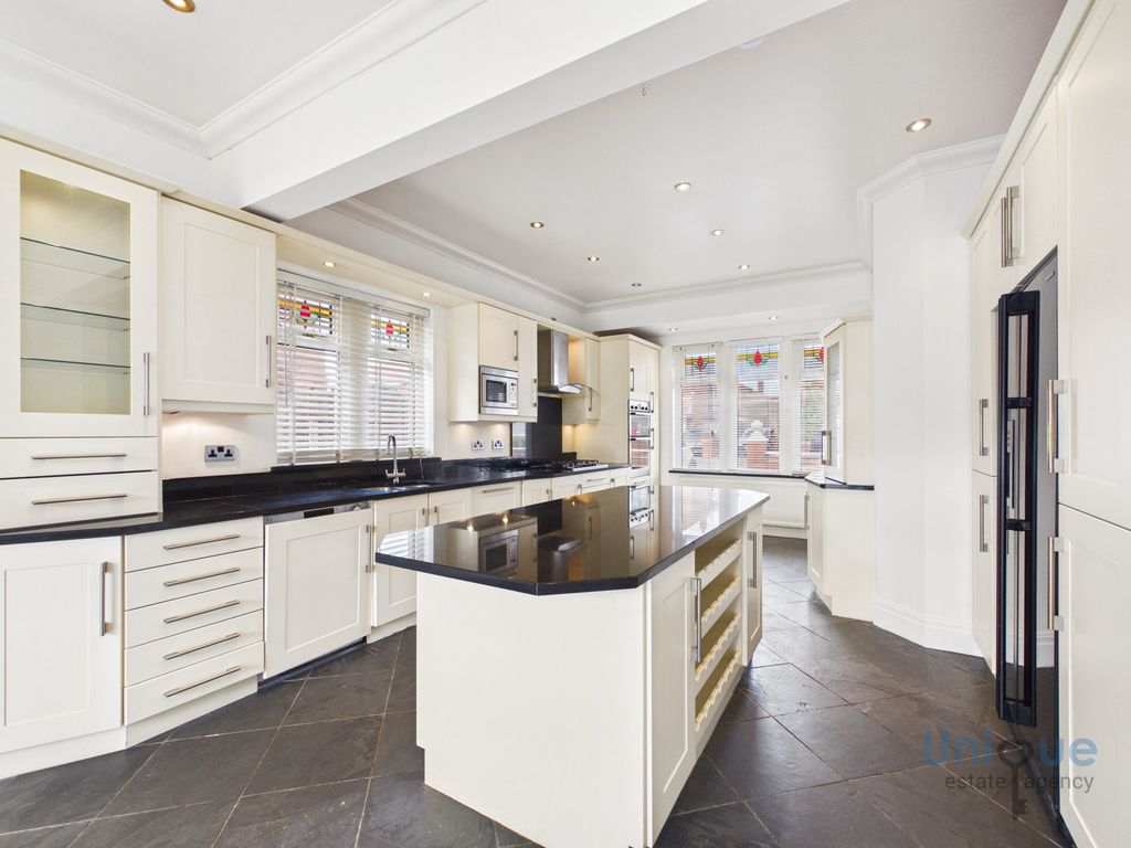 5 bed detached house for saleThe Boulevard, Lytham St. Annes FY8 photo 5