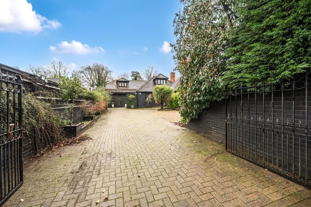 5 bed detached bungalow for saleLightwater, Surrey GU18