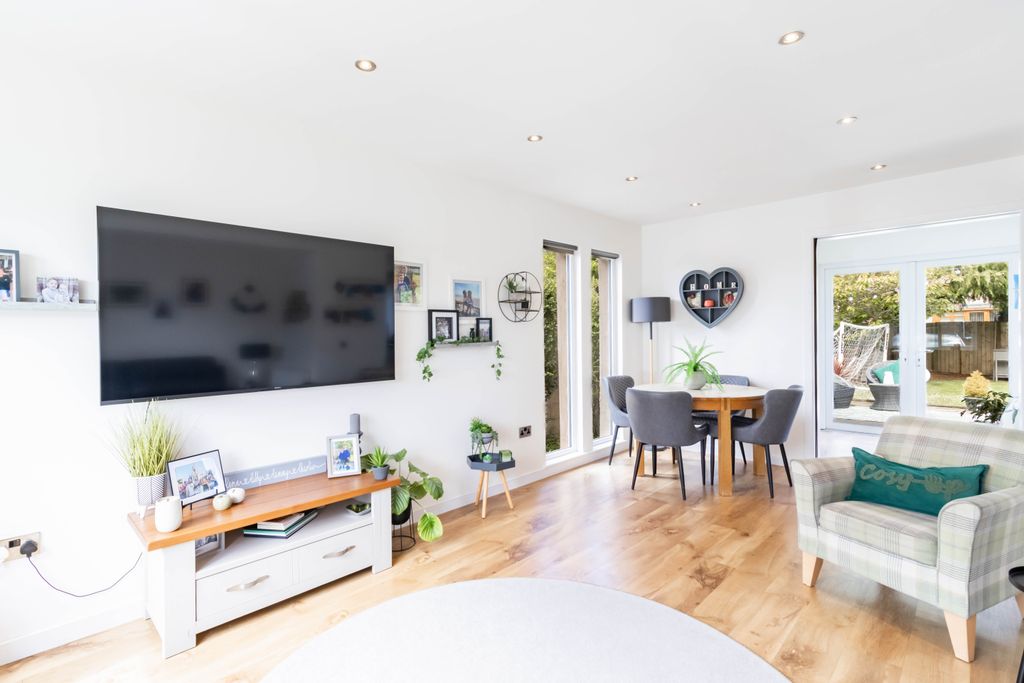 Additional image 4 of 3 bed bungalow for saleRenny Crescent, Montrose DD10