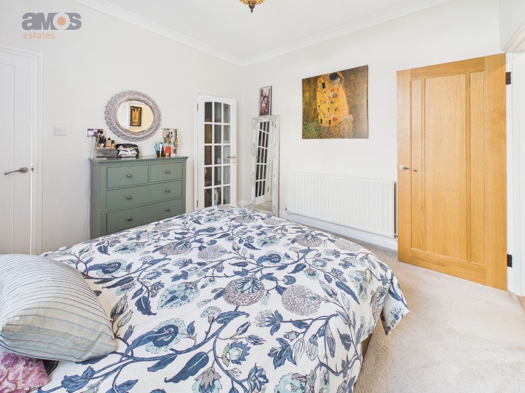 Additional image 20 of 2 bed flat for saleGrand Parade, Leigh-On-Sea SS9