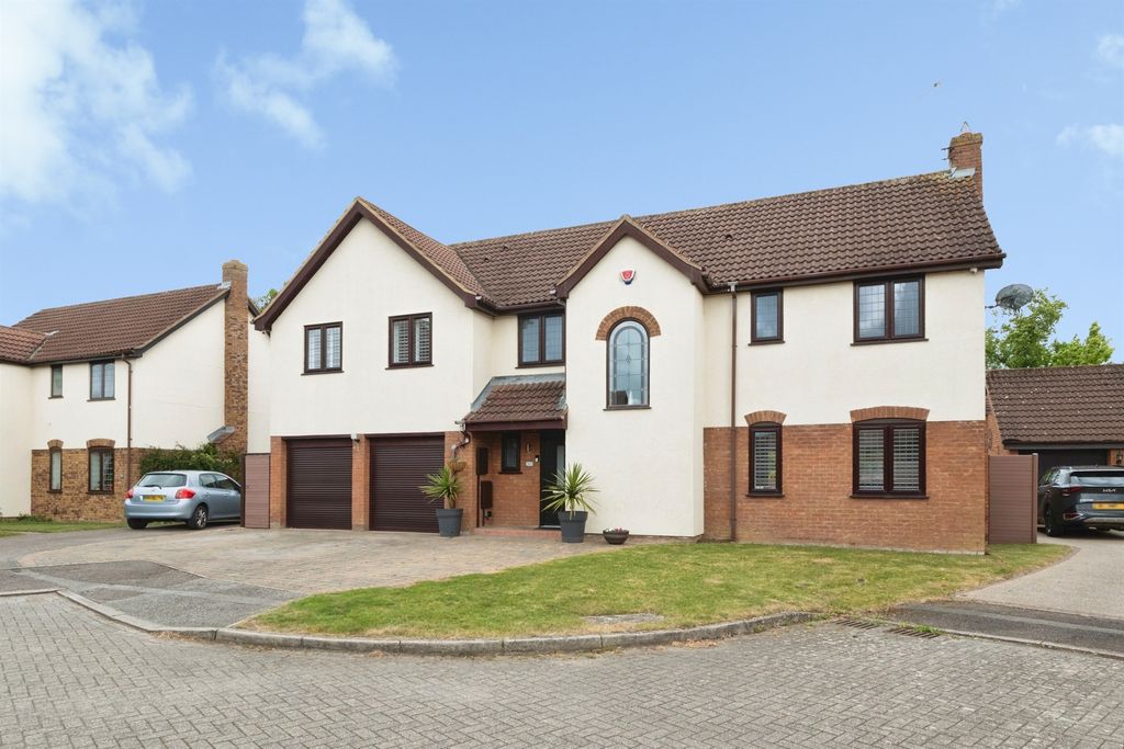 Additional image 4 of 4 bed detached house for saleTabard Gardens, Newport Pagnell MK16