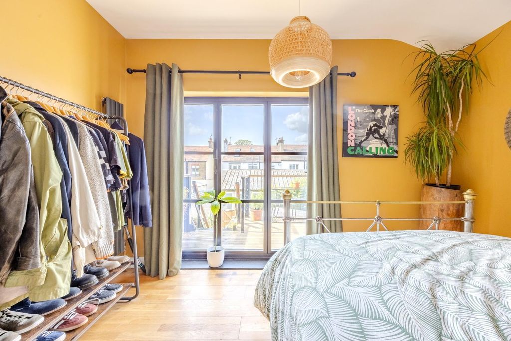 Additional image 19 of 3 bed flat for saleCarlton Drive, Leigh-On-Sea SS9