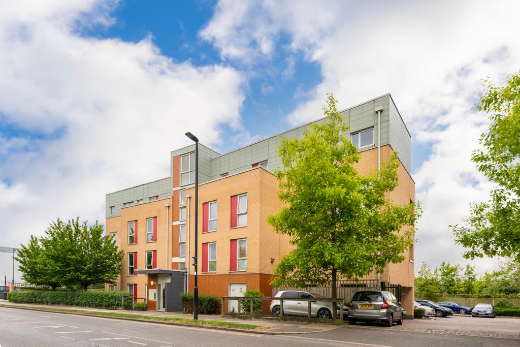 2 bed flat for sale9 Furlong House, 9 Eastcote Lane North UB5