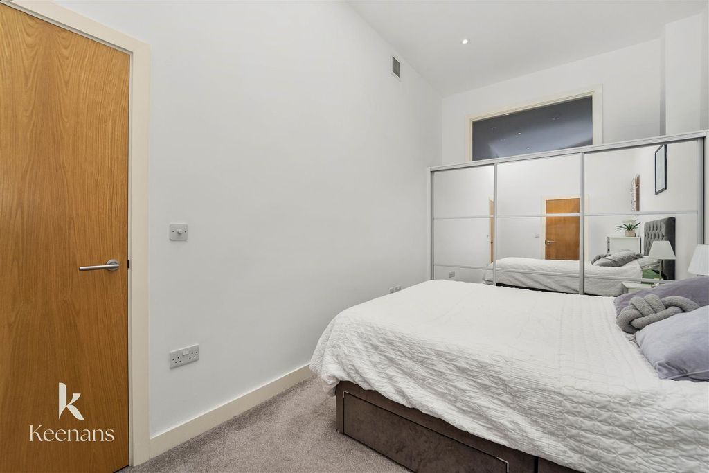 2 bed flat for saleMather Lane, Leigh WN7 photo 4