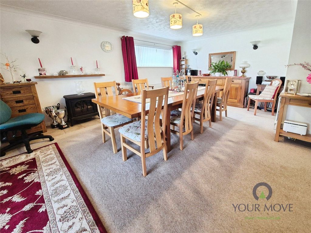 4 bed detached house for saleDittons Road, Polegate, East Sussex BN26 photo 3