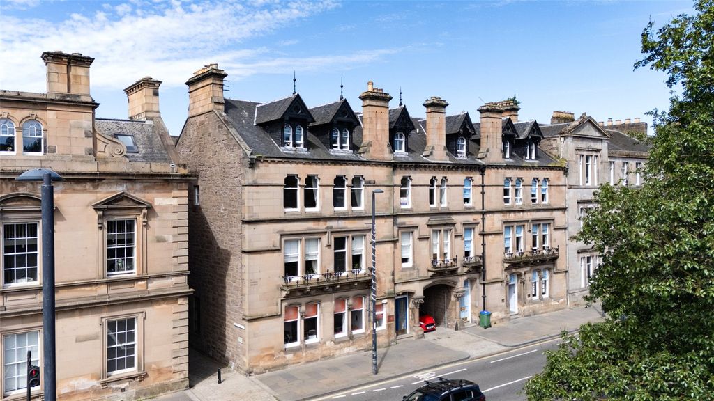 2 bed flat for saleFlat 3, Tay Street, Perth PH1