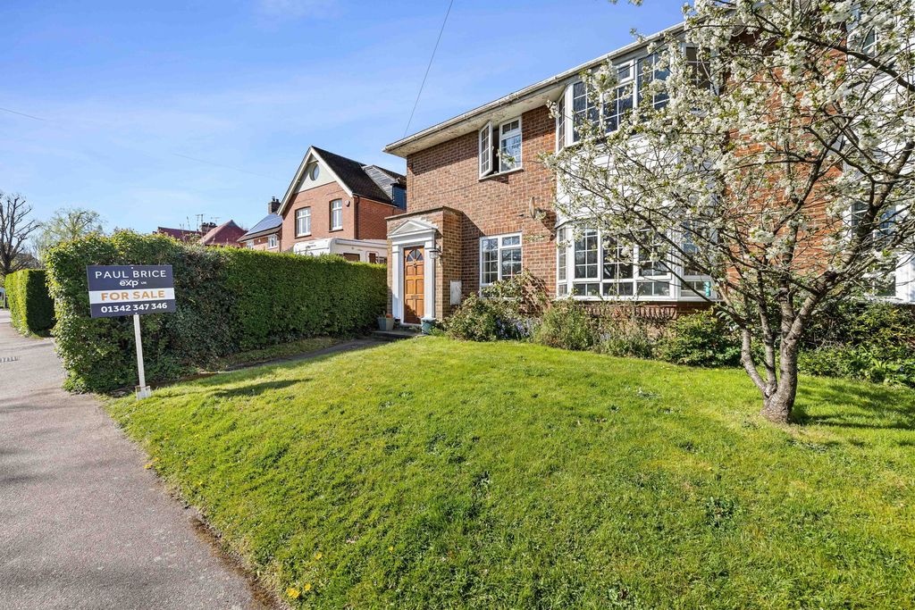 2 bed maisonette for saleSaxbys Lane, Lingfield RH7
