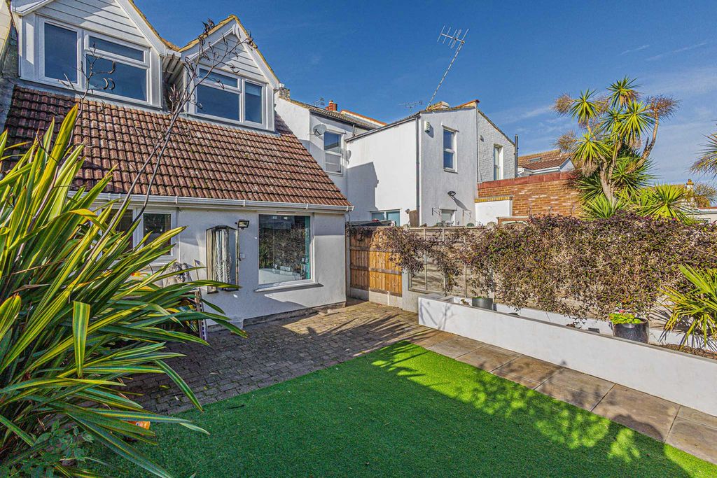 3 bed detached house for saleFernleigh Drive, Leigh-On-Sea SS9