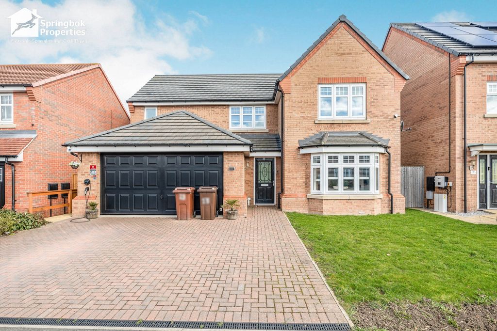 4 bed detached house for salePrinces Drive, Pontefract, West Yorkshire WF8