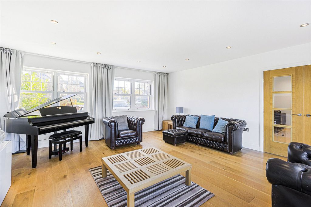 Additional image 5 of 5 bed detached house for saleWestwood Close, Potters Bar, Hertfordshire EN6
