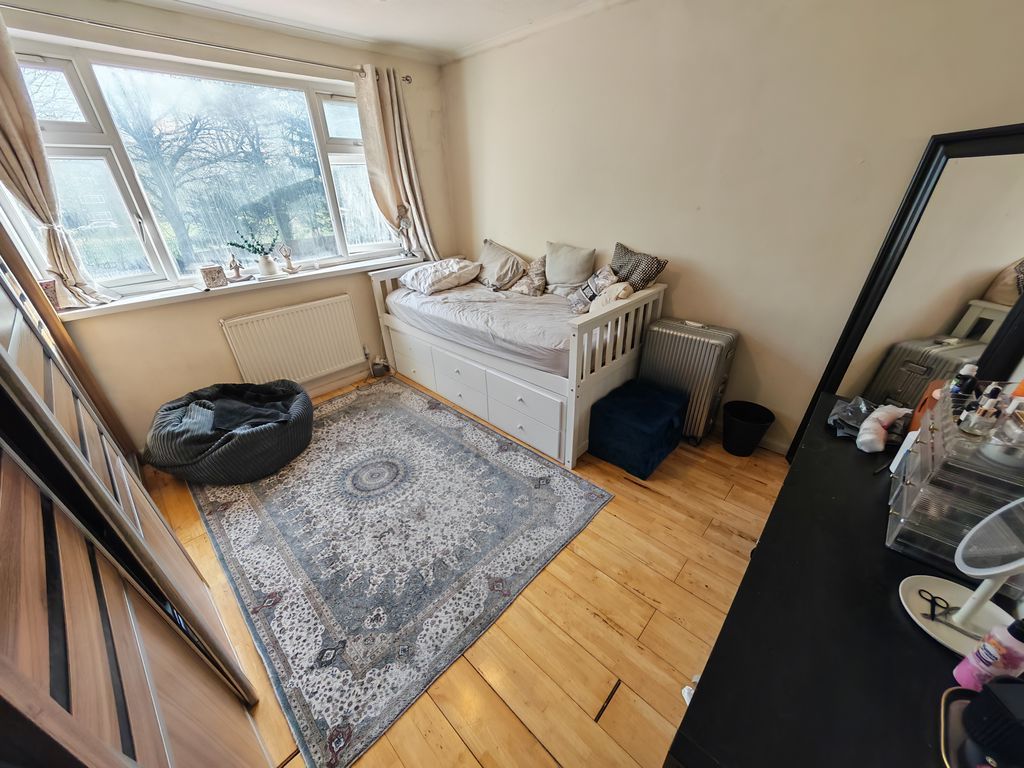 Additional image 8 of 4 bed semi-detached house for saleOld Ruislip Road, Northolt UB5