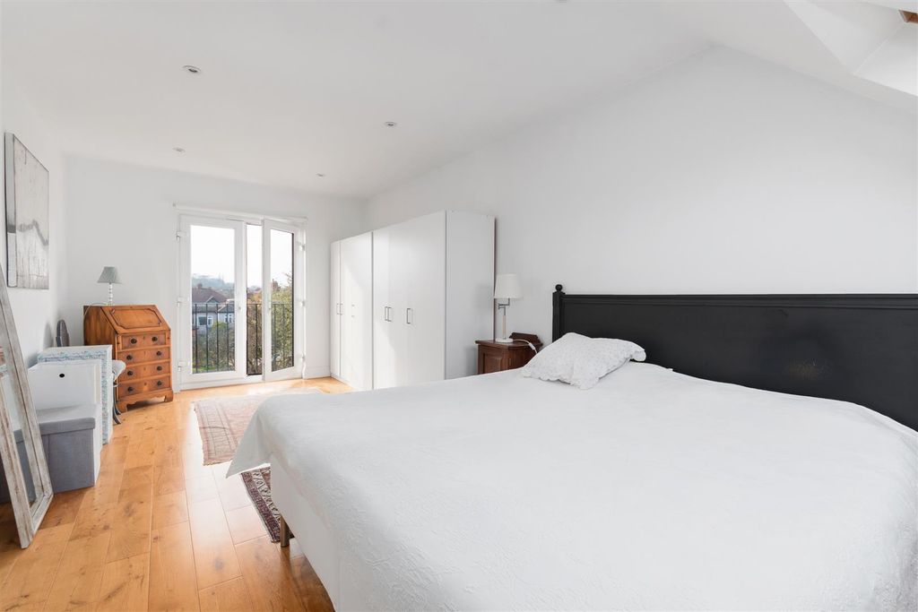 Additional image 12 of 4 bed property for saleWestcroft Gardens, Morden SM4
