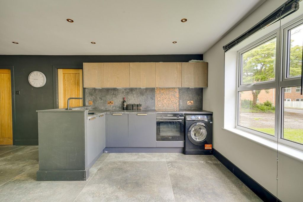 3 bed flat for saleGrasmere Way, Linslade, Leighton Buzzard LU7 photo 3