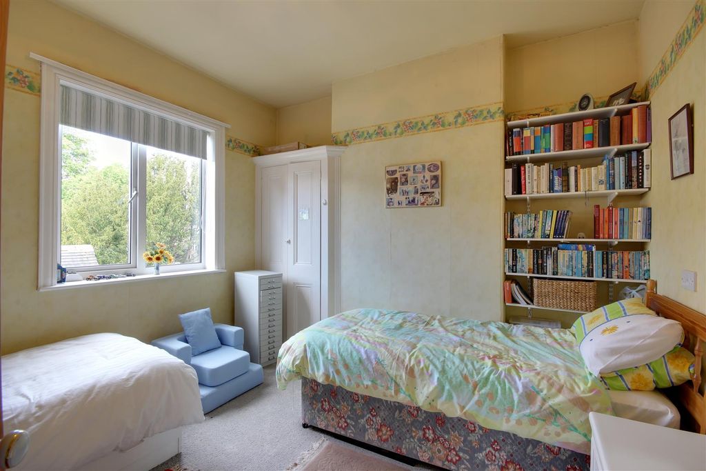 Additional image 13 of 5 bed semi-detached house for saleNunburnholme Avenue, North Ferriby HU14